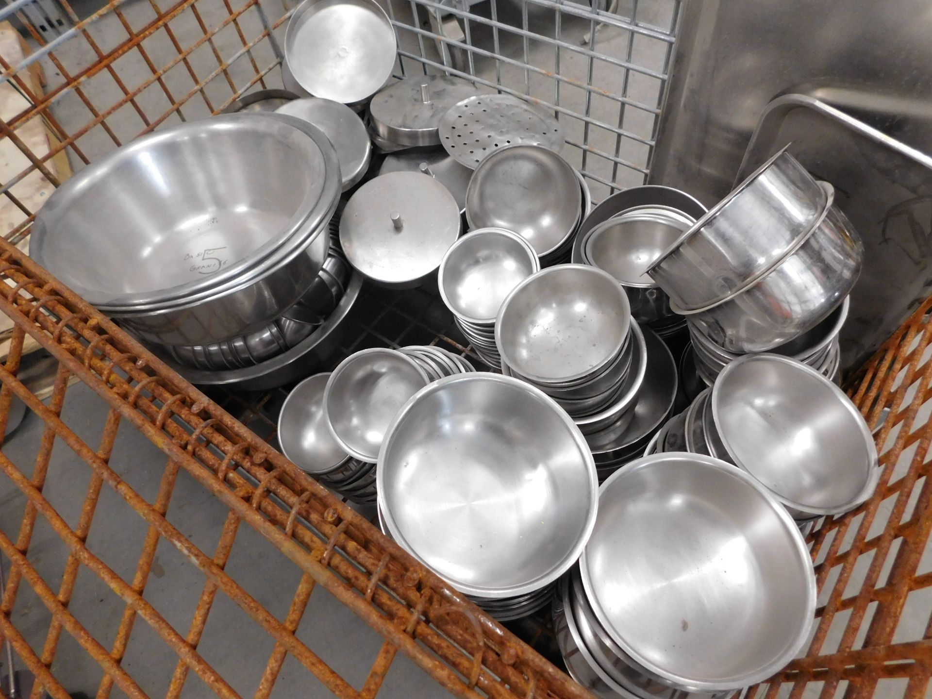 Lot of stainless steel bowl  *Metal basket not included - Image 2 of 7