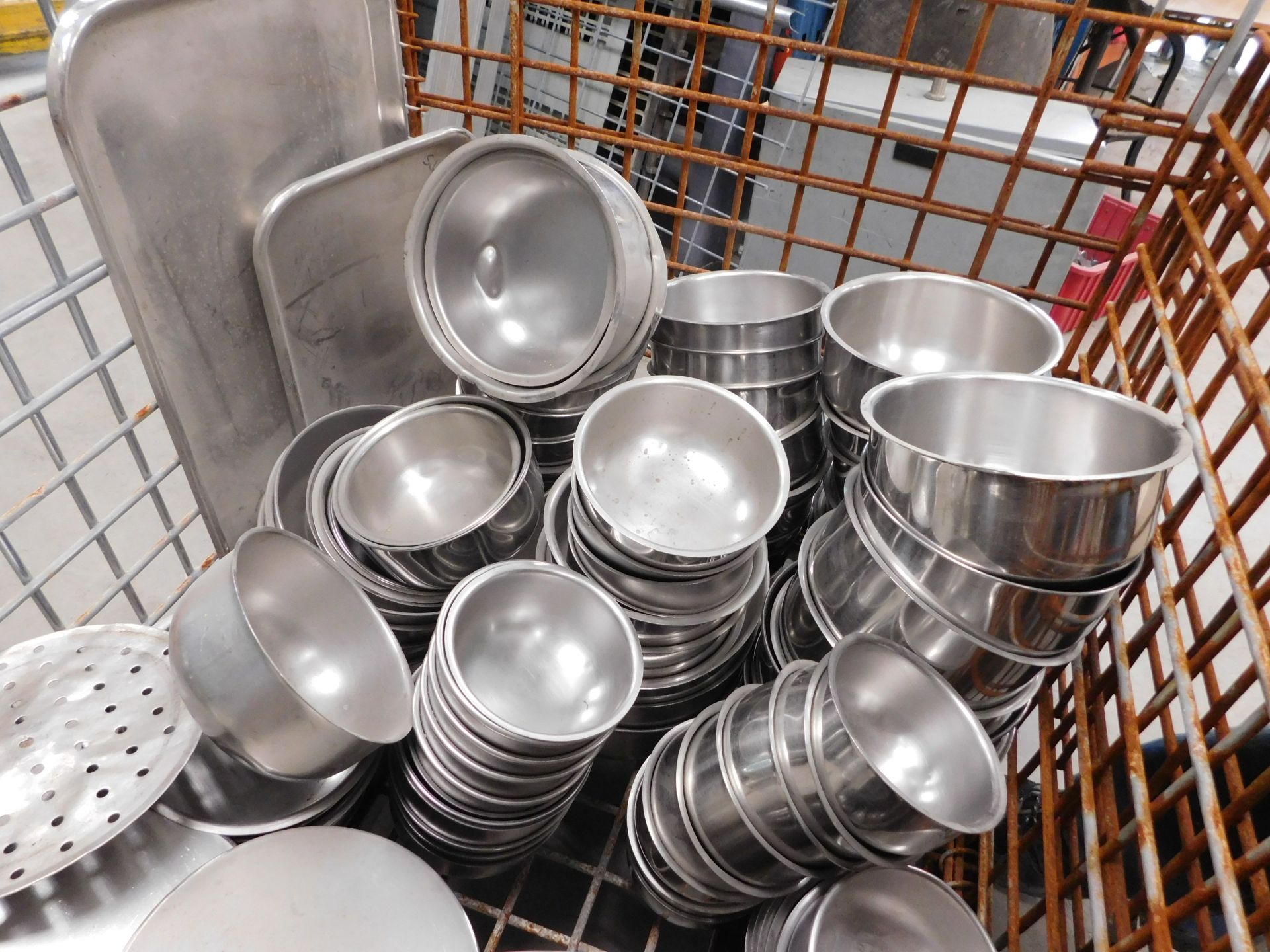 Lot of stainless steel bowl  *Metal basket not included - Image 5 of 7