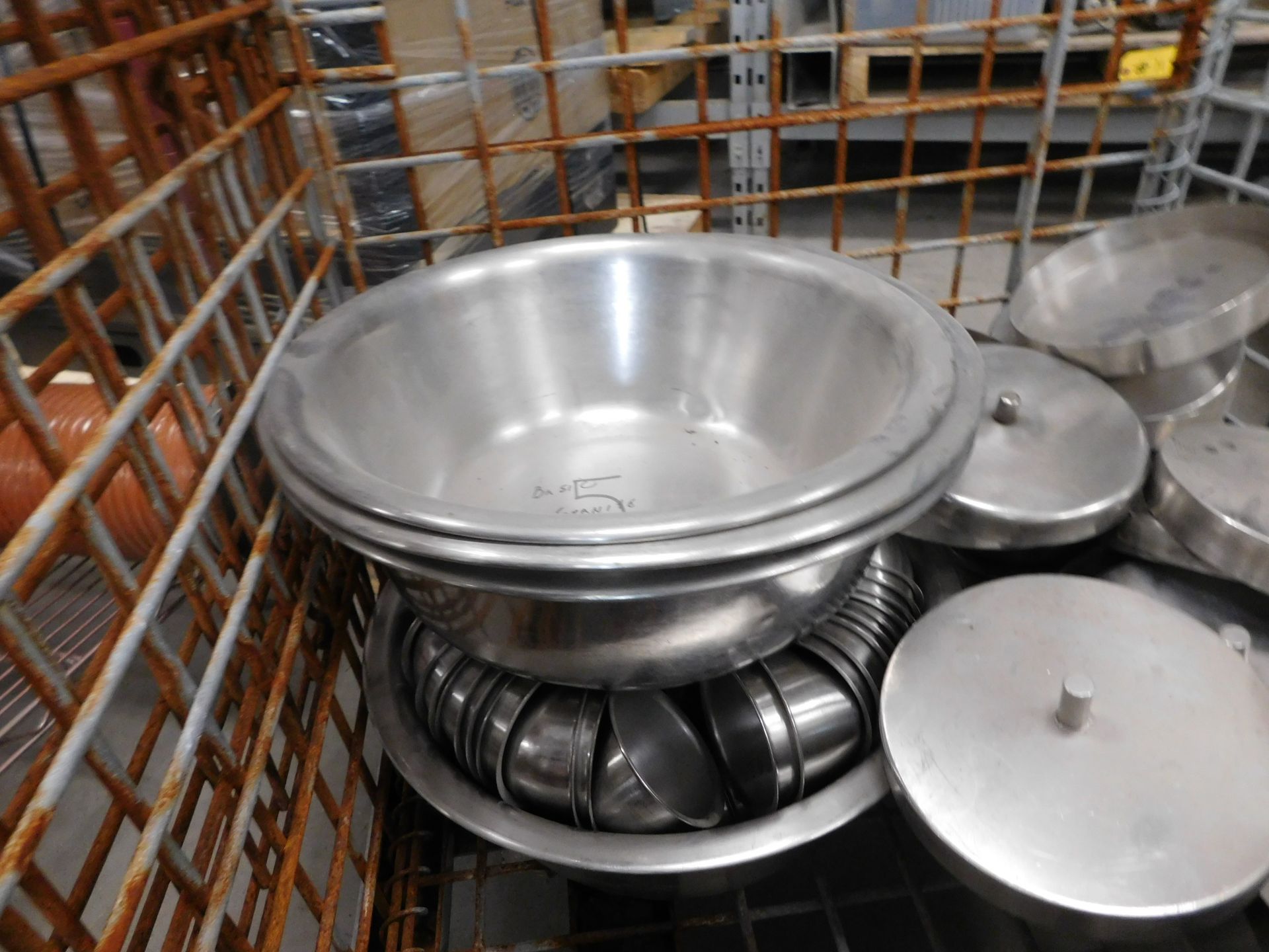 Lot of stainless steel bowl  *Metal basket not included - Image 7 of 7