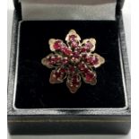 Vintage 14ct gold garnet set dress ring weight 4.3g