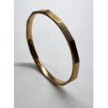 Vintage 9ct gold bangle hallmarked 9.375 measures approx 81mm dia 6.5mm wide weight 10.3g