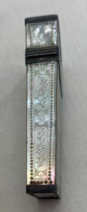 Antique mother of pearl ladies ETUI with red velvet lining, blank cartouche - Image 5 of 7