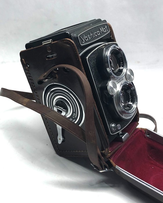 Yashica-Mat Twin Lens Reflex FILM CAMERA w/ 80mm F/3.5 Lens & Case - Image 3 of 5