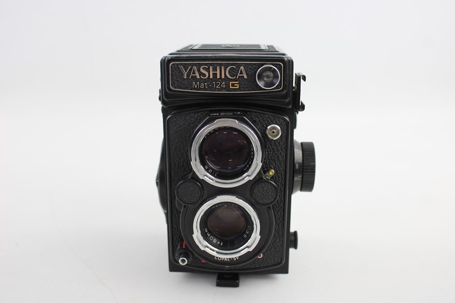 Yashica Mat 124 G Twin Lens Reflex FILM CAMERA w/ 80mm F/2.8 Lens & Case - Image 2 of 10