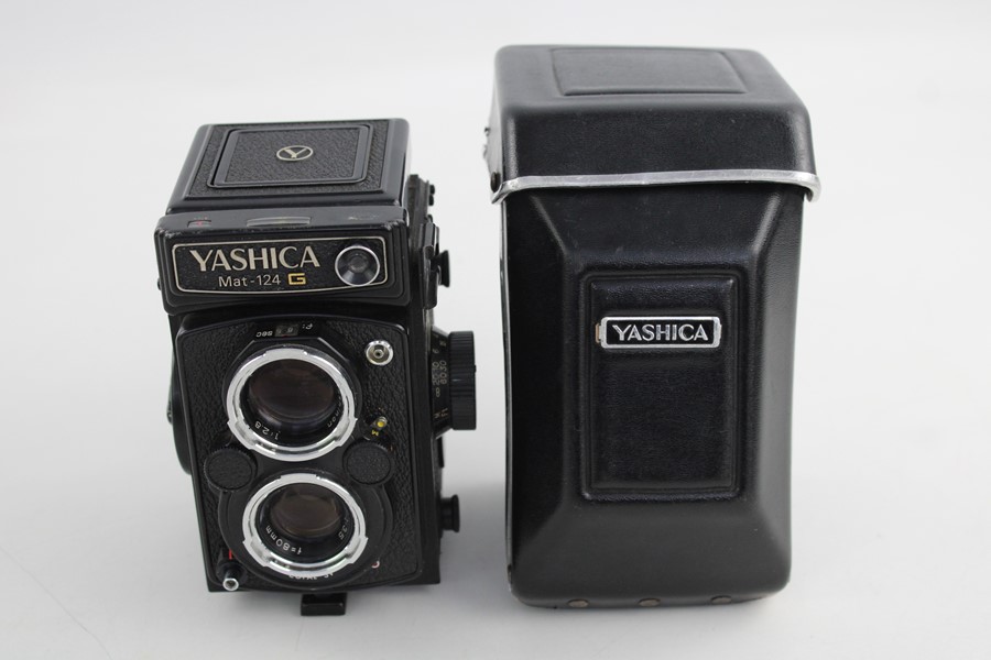 Yashica Mat 124 G Twin Lens Reflex FILM CAMERA w/ 80mm F/2.8 Lens & Case