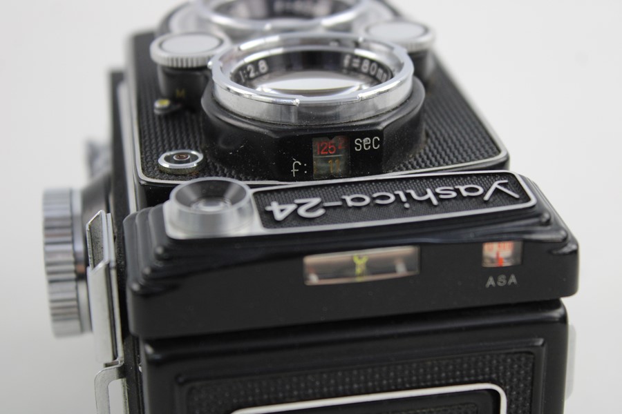 Yashca 24 Twin lens film camera w/ Yashica 80mm F/3.5 Lens - Image 5 of 9