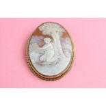 Vintage 9ct gold classical pastoral scene cameo brooch (11.6g)