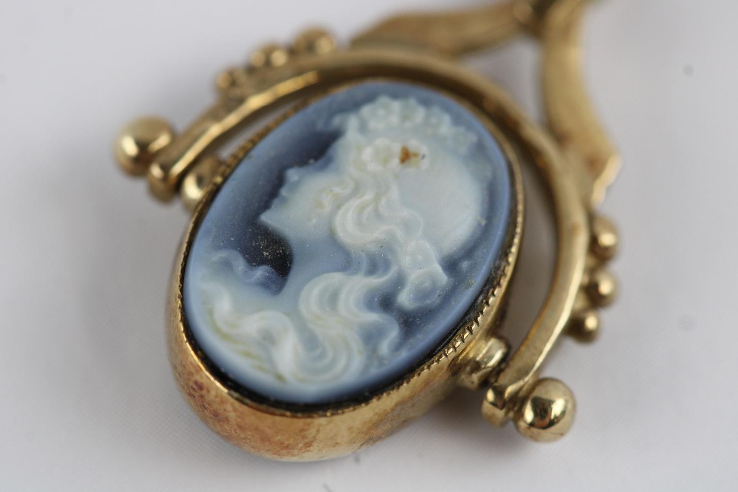 9ct Gold hardstone cameo and carnelian spinning fob - Image 3 of 3