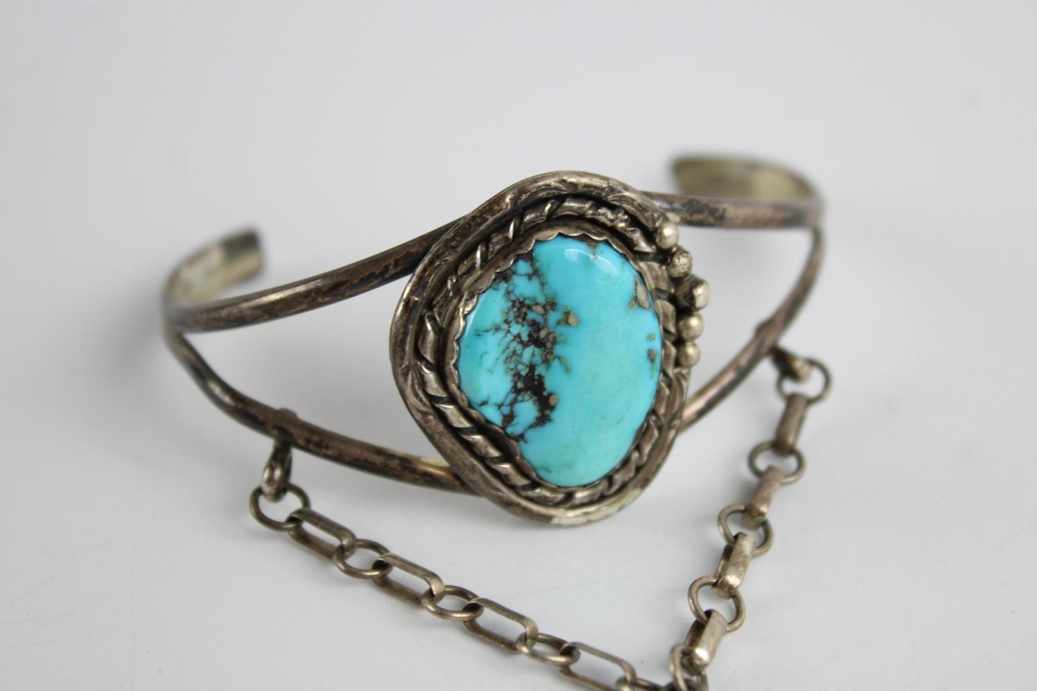 Vintage .925 sterling silver ornate navajo turquoise ring Bracelet, Ring Size N - Image 2 of 3