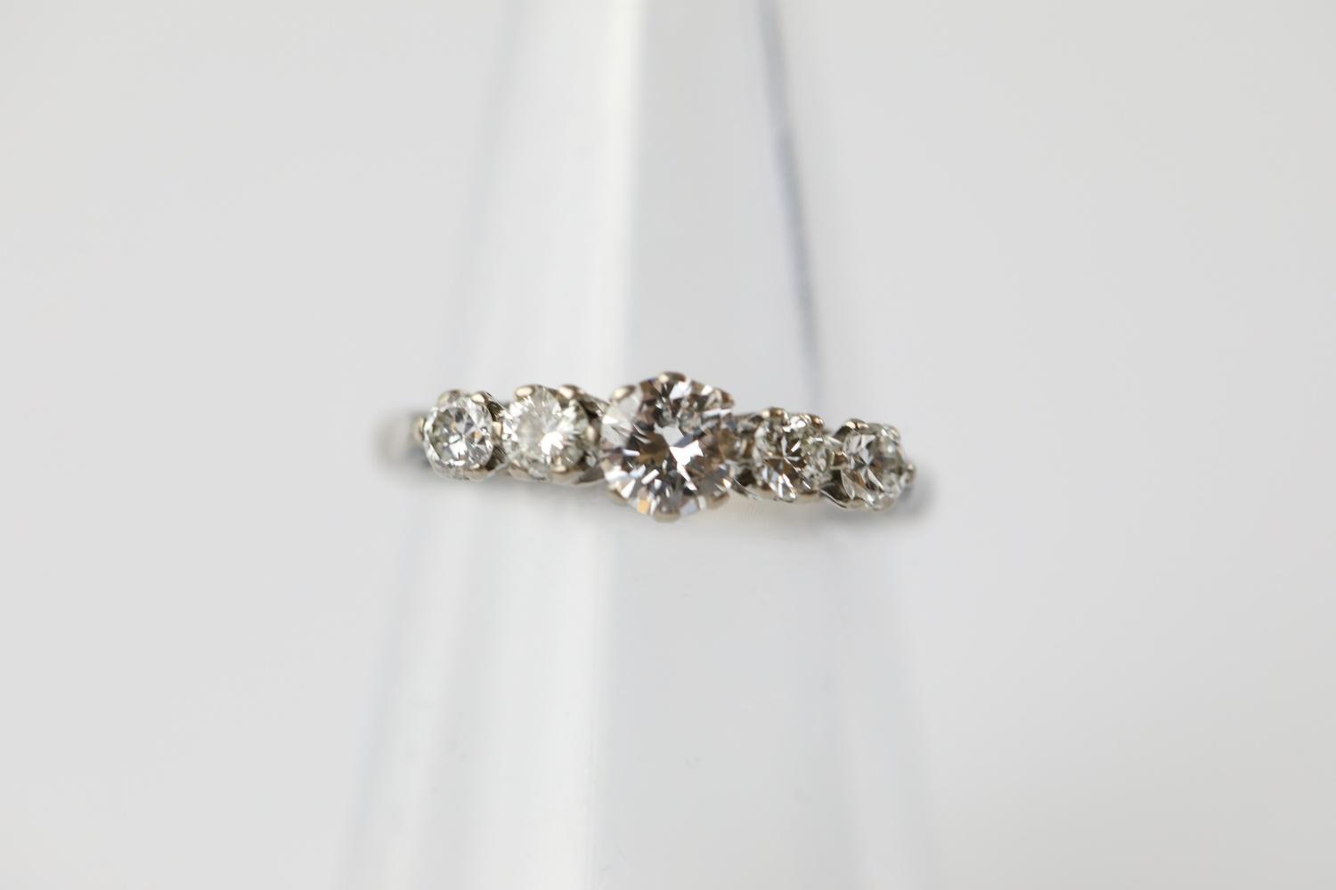 18kt White gold graduated diamond five stone, half eternity ring - Image 2 of 4