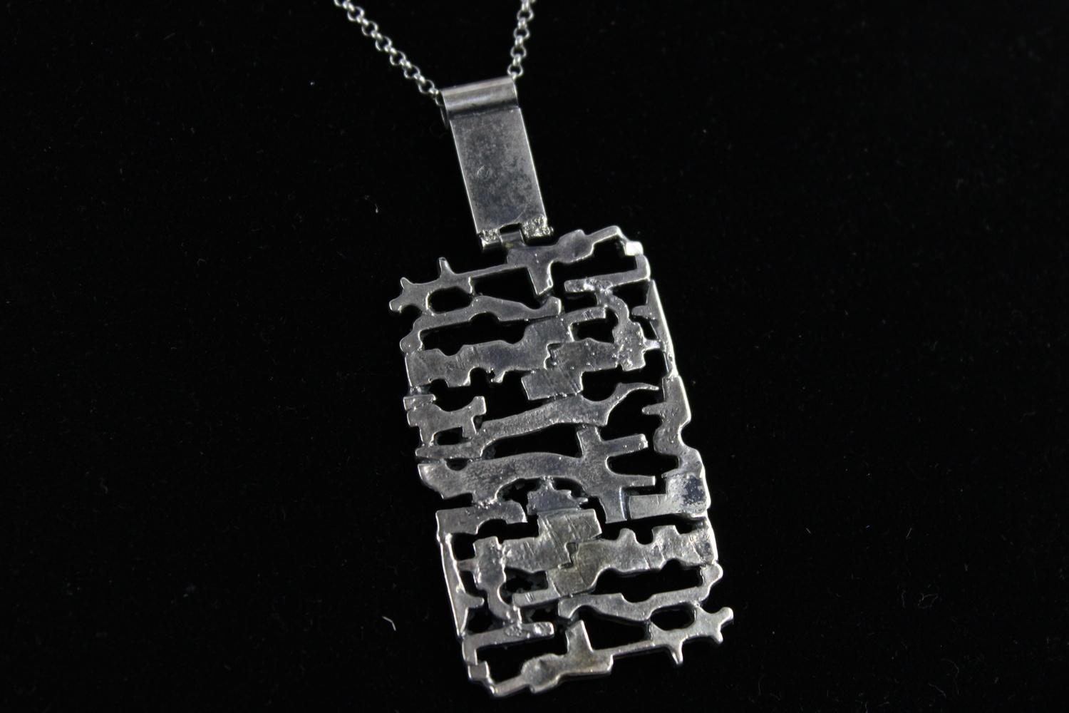 Vintage .835 silver textured modernist pendant necklace & bracelet set - Image 4 of 4