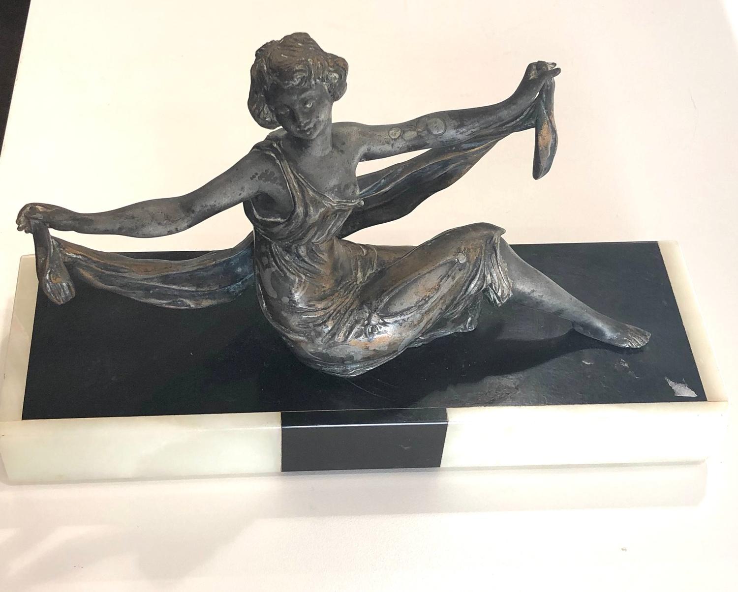 Art deco spelter lady figure on marble base - Image 4 of 4