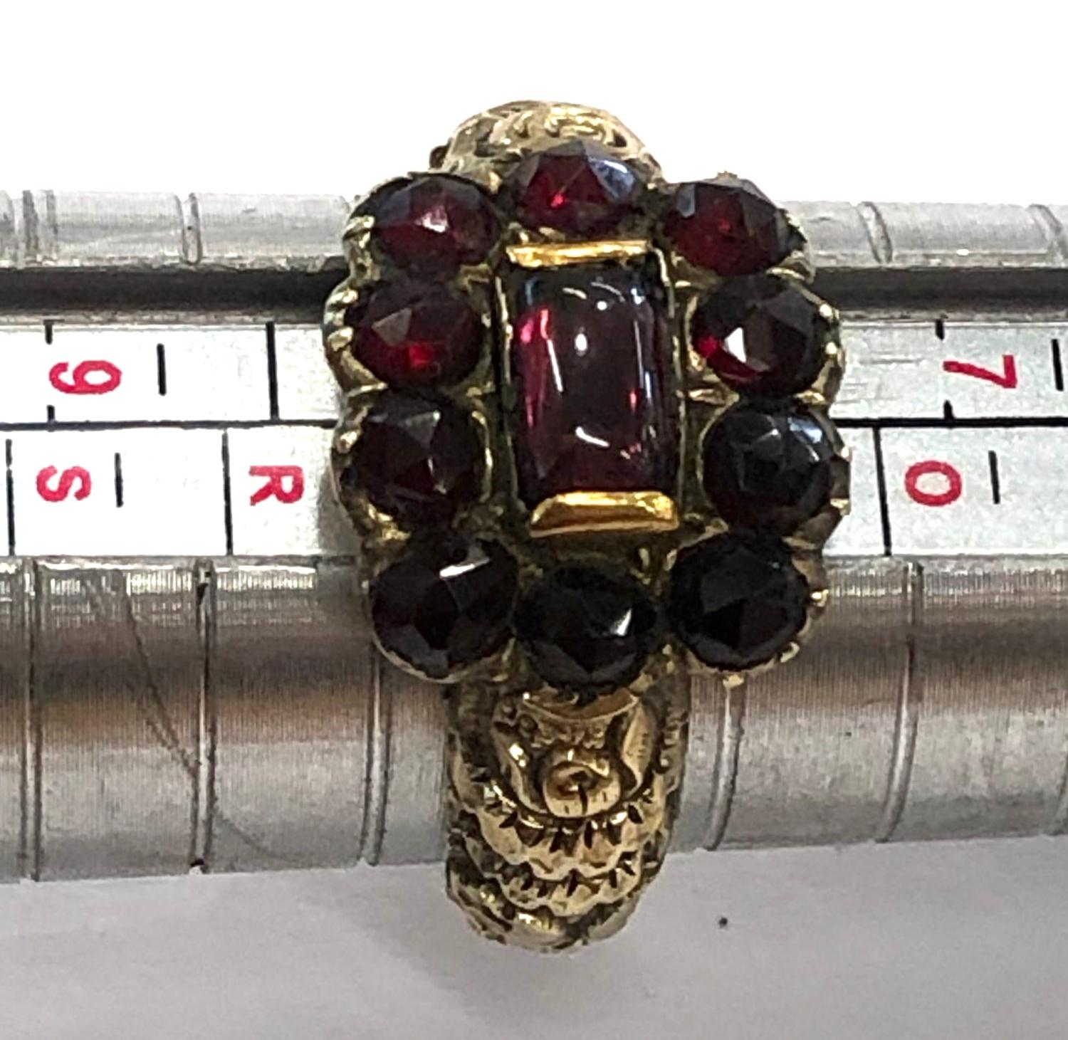 Georgian gold mourning ring set with garnets engraved on inside 1823 mary hooper weight 6.5g - Image 3 of 4