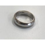 18k White gold wedding band weight approx 9.9g