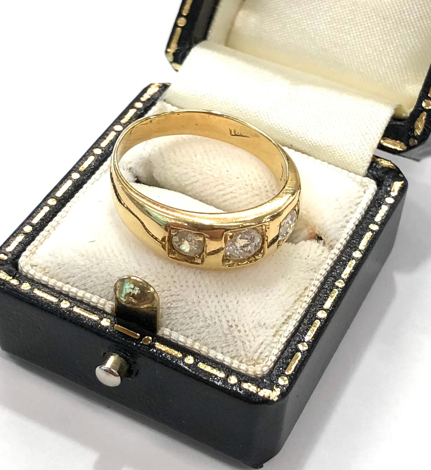 18ct Gold three stone diamond ring the central diamond measures approx 4mm dia weight of ring 6.4g - Image 4 of 6