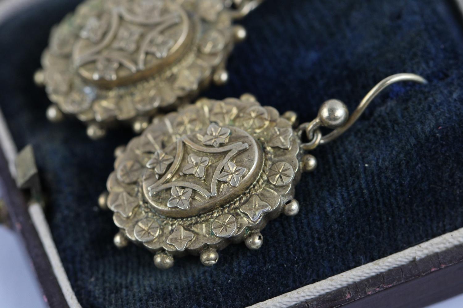 Antique Victorian silver gilt earrings in original box - Image 4 of 4