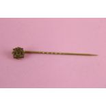 9ct gold headed ornate antique ruby stick pin (0.78)
