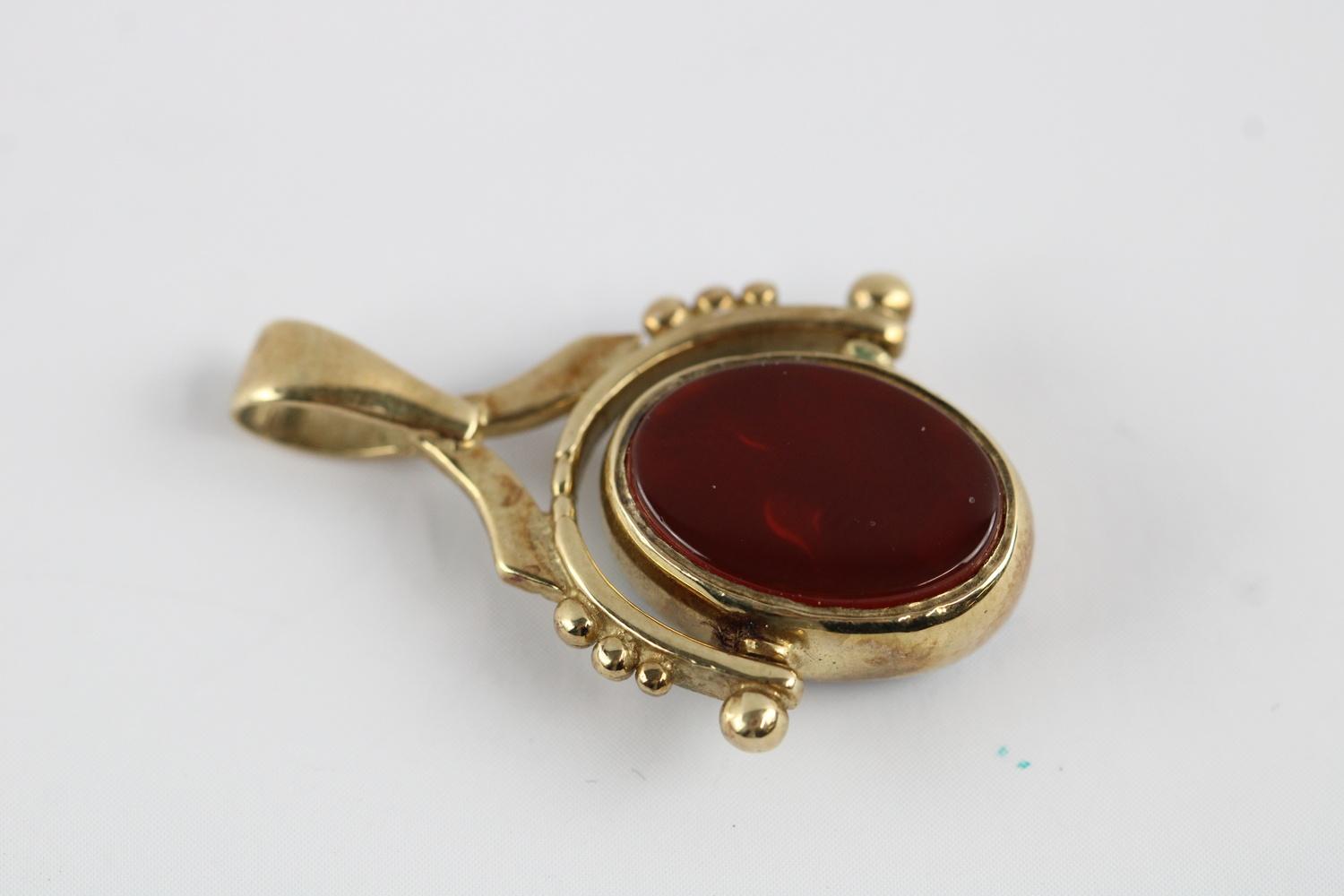9ct Gold hardstone cameo and carnelian spinning fob - Image 2 of 3