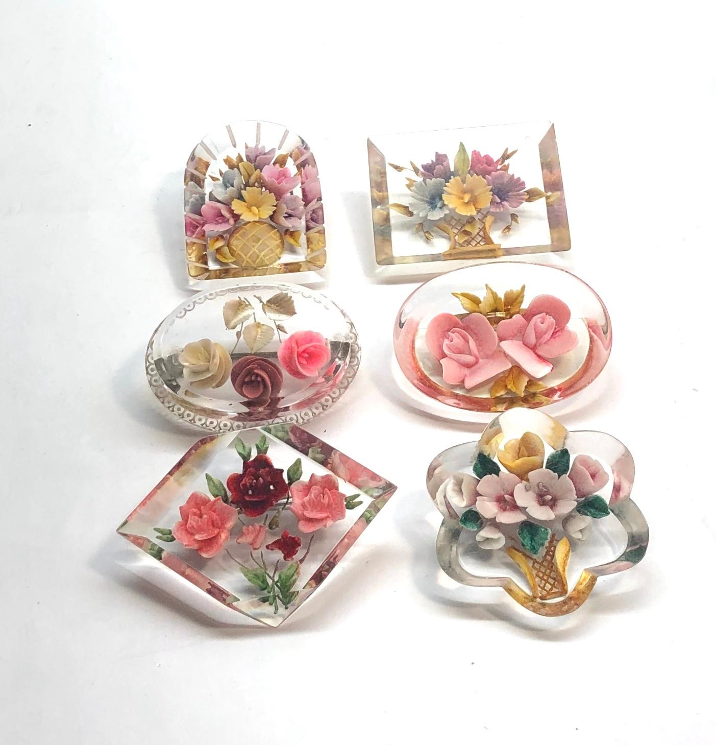 6 Vintage Lucite brooches - Image 2 of 2