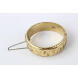 Vintage rolled gold bangle w/ scrolling foliate design