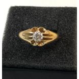 18ct gold diamond ring set with central diamond measure approx 5.5mm weight of ring 8g