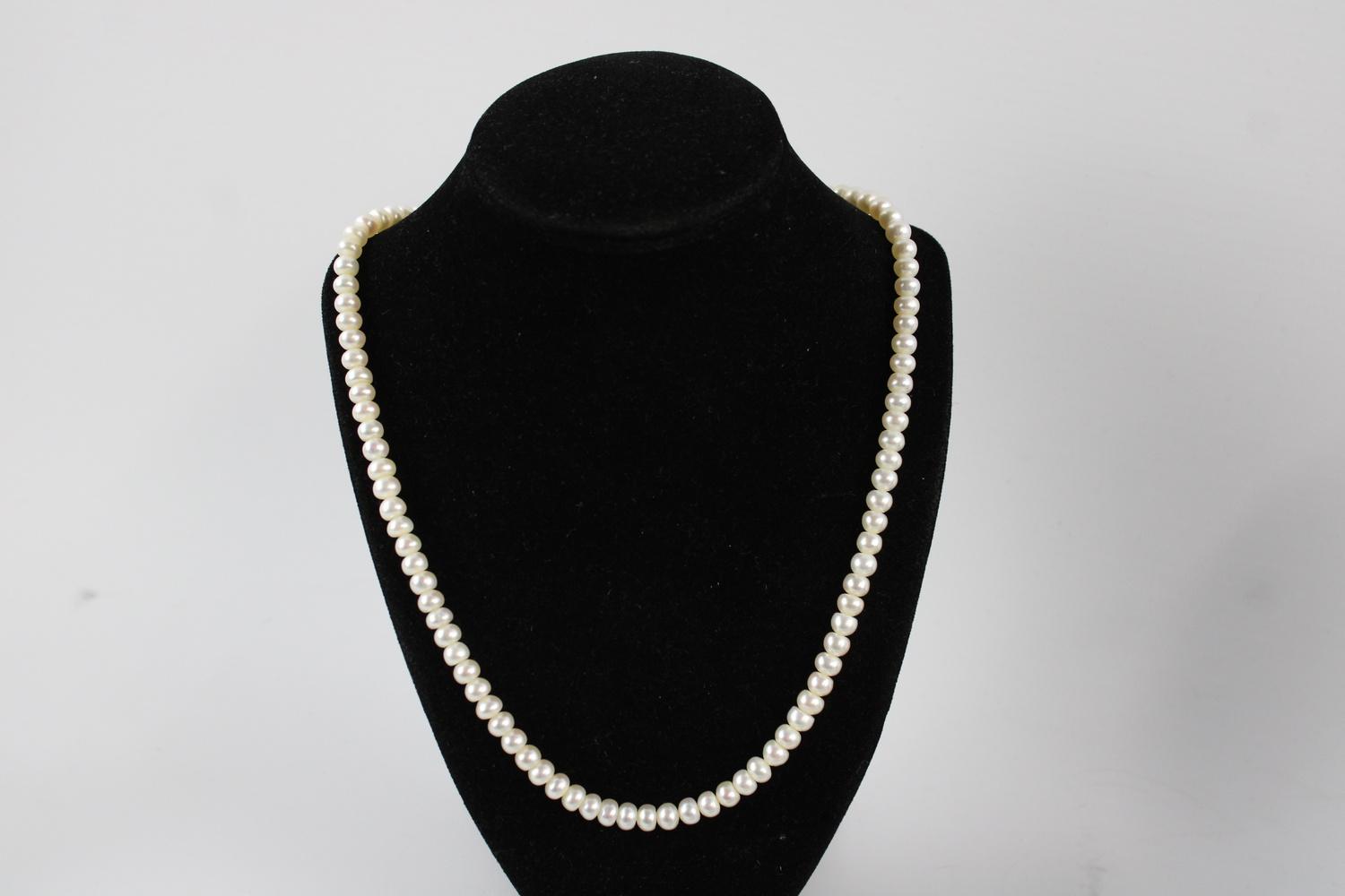 .925 Sterling silver clasped honora pearl branded pearl necklaces w/original packaging - Image 2 of 6