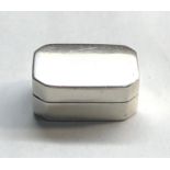 Antique Georgian silver vinaigrette Birmingham silver hallmarks measures approx. 24mm by 16mm and