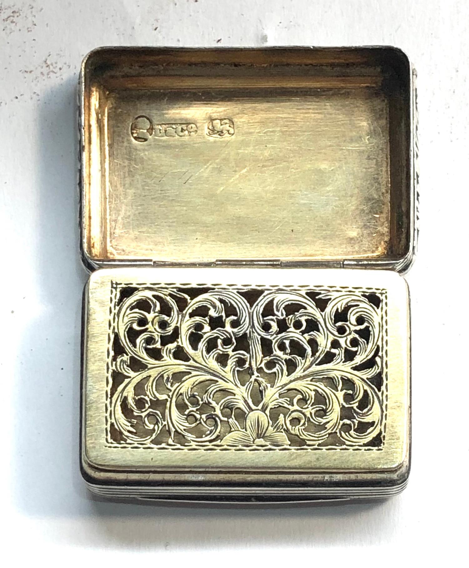 Antique Georgian silver vinaigrette Birmingham silver hallmarks measures approx. 34mm by b24mm - Image 2 of 5