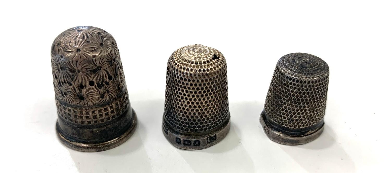 3 Silver thimbles - Image 2 of 2