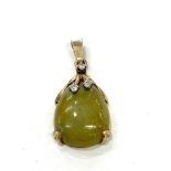 14k diamond and green stone possibly jade pendant, approximate measurements: 2.5cm, total weight 4.