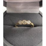 18ct gold 3 stone diamond ring weight 2.6g