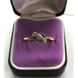 antique /vintage 18ct gold 3 stone diamond ring weight 2.1g