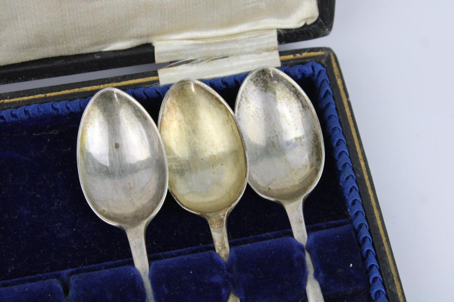 Antique Hallmarked 1906 Sheffield silver teaspoons with associated cased Maker - W S Savage & Co - Image 2 of 8