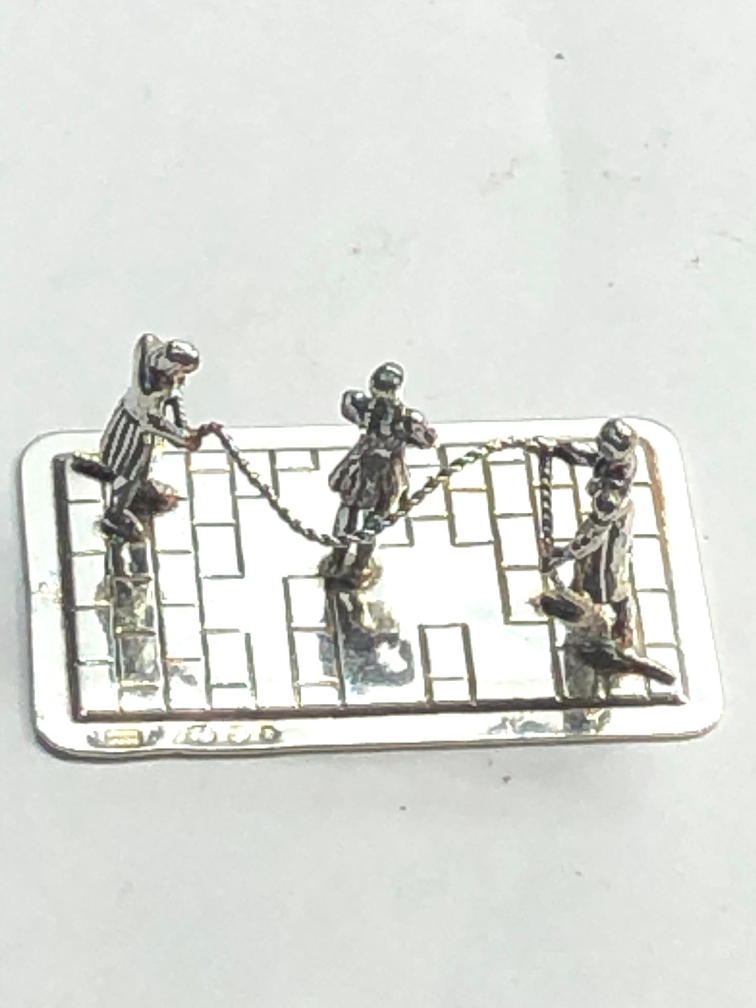 Vintage dutch silver miniature girls skipping measure approx 4cm wide dutch silver hallmarks, good - Image 2 of 3