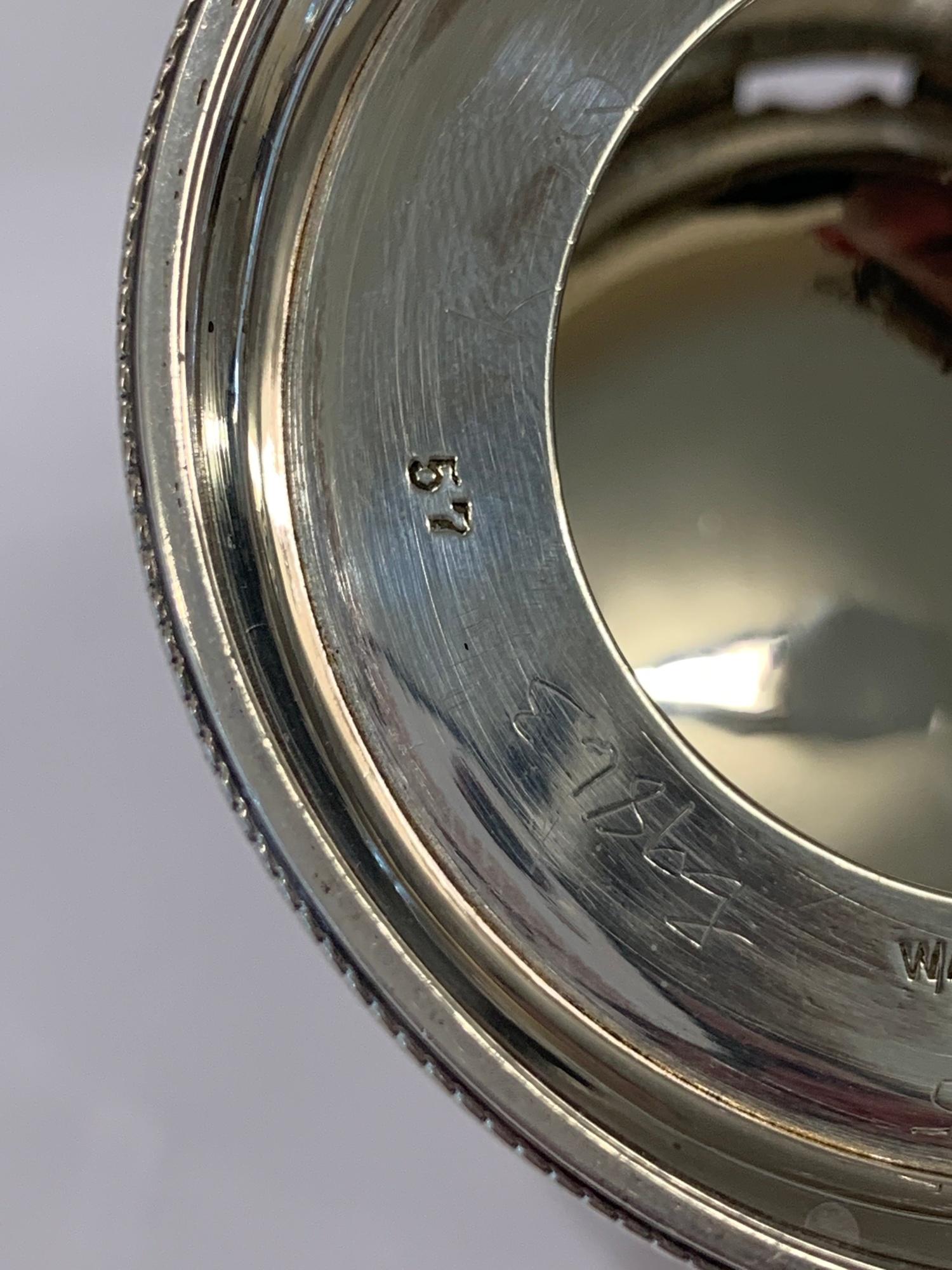 Silver hallmarked mustard pot by Walker and Hall, blue glass liner in good condition, overall - Image 3 of 7