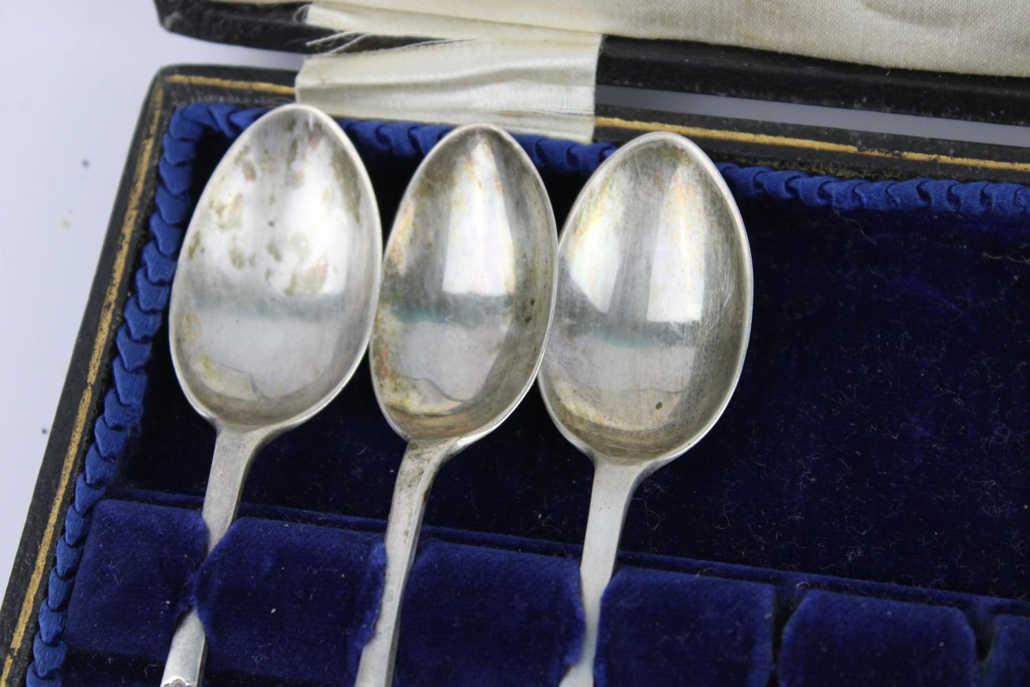 Antique Hallmarked 1906 Sheffield silver teaspoons with associated cased Maker - W S Savage & Co - Image 4 of 8