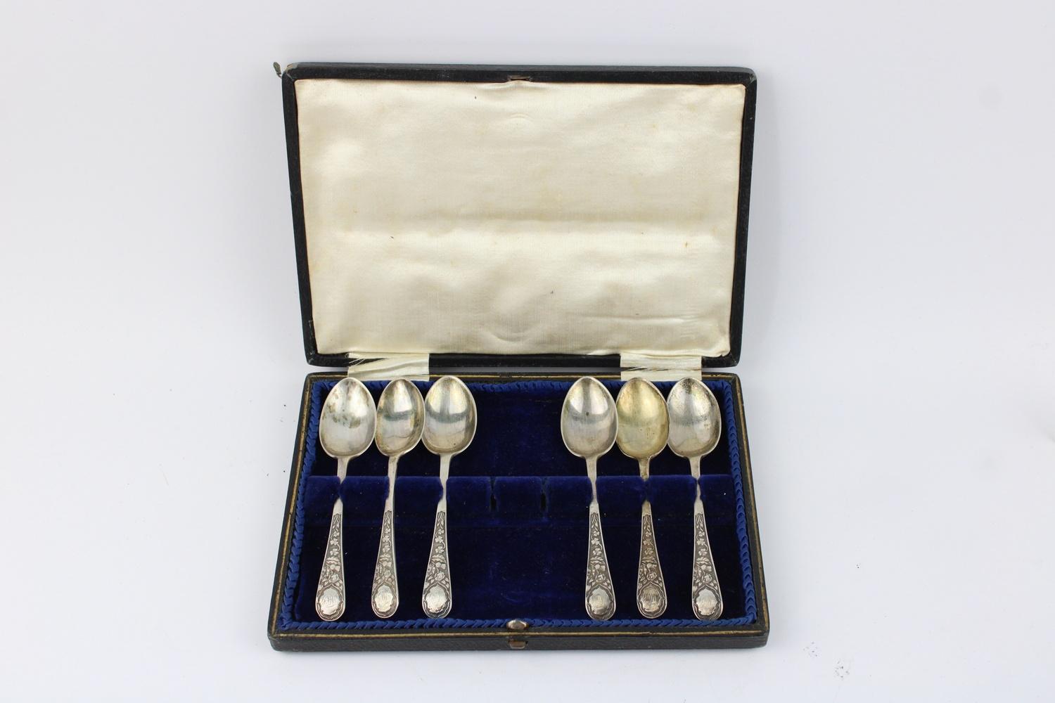 Antique Hallmarked 1906 Sheffield silver teaspoons with associated cased Maker - W S Savage & Co