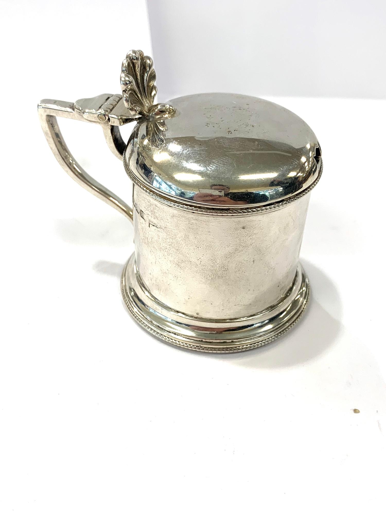 Silver hallmarked mustard pot by Walker and Hall, blue glass liner in good condition, overall - Image 6 of 7