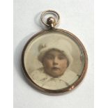 Antique 9ct gold framed picture pendant measure approx 35mm dia not including stem and loop