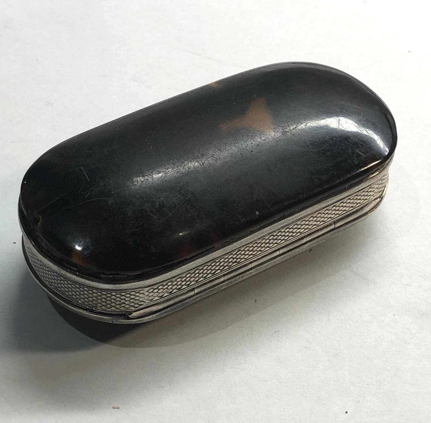 Antique 1834 silver and tortoiseshell snuff box full London silver hallmarks edge damage as shown in - Image 4 of 8