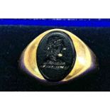 Antique 18ct hardstone seal gents ring, total approximate weight 6.1g
