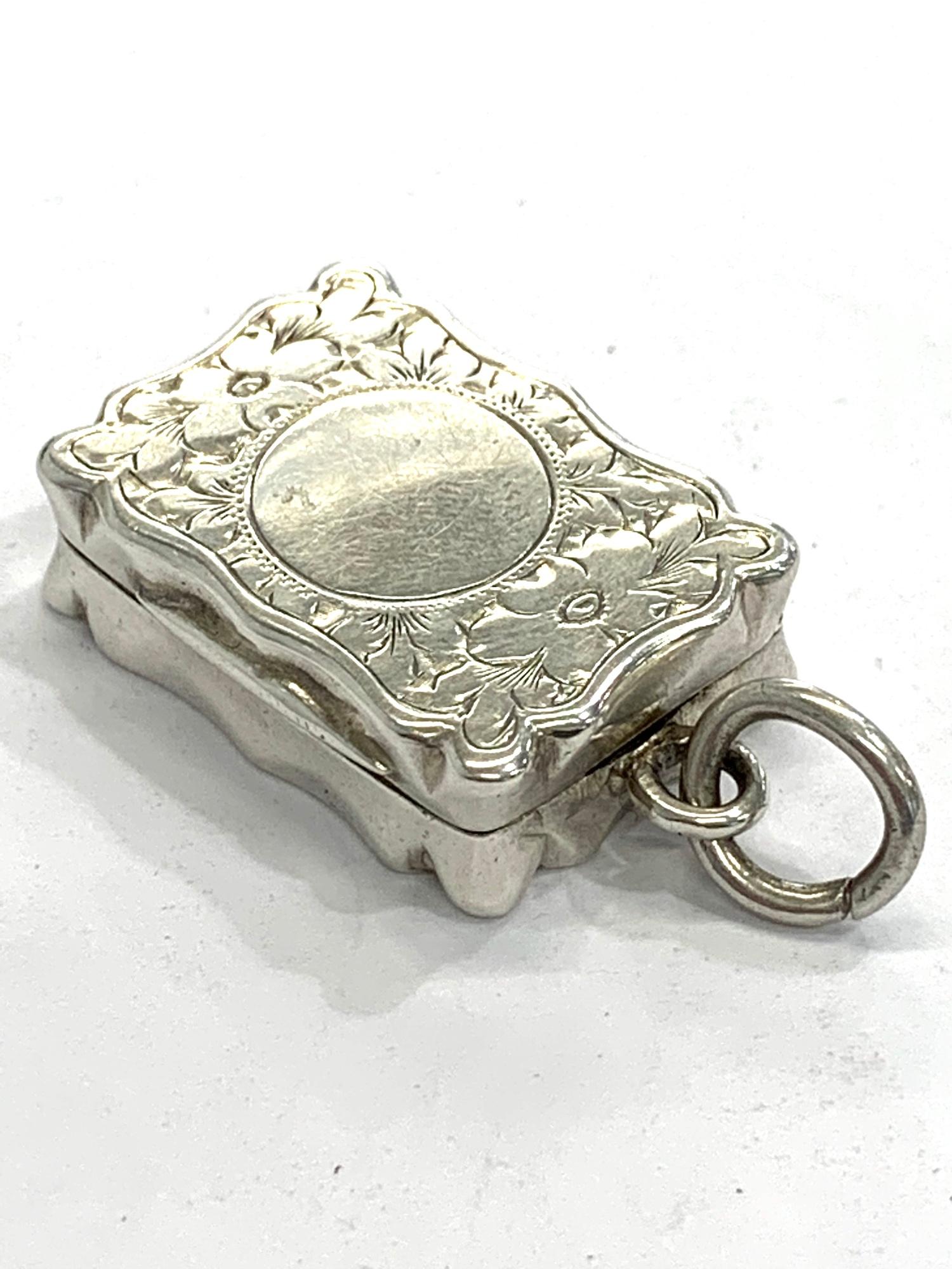 Antique silver vinaigrette makers C.C Chester silver hallmarks complete with grill good condition - Image 3 of 3