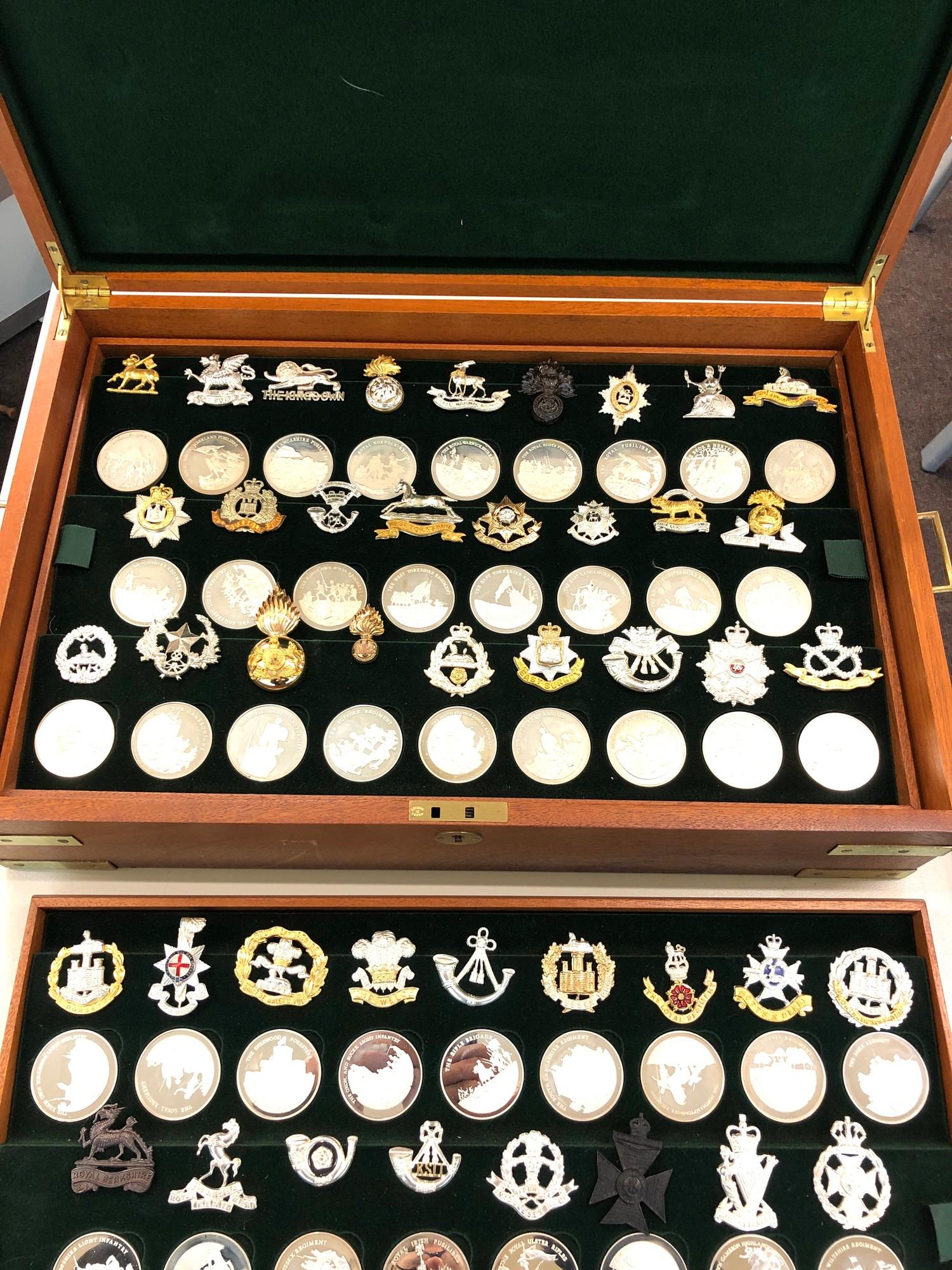 Boxed set of limited edition solid silver medals with insignia 52 solid silver medals each weigh app - Image 2 of 4