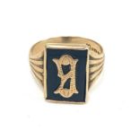 Vintage gents 9ct gold and black onyx initial ring, approximate weight 5.2g