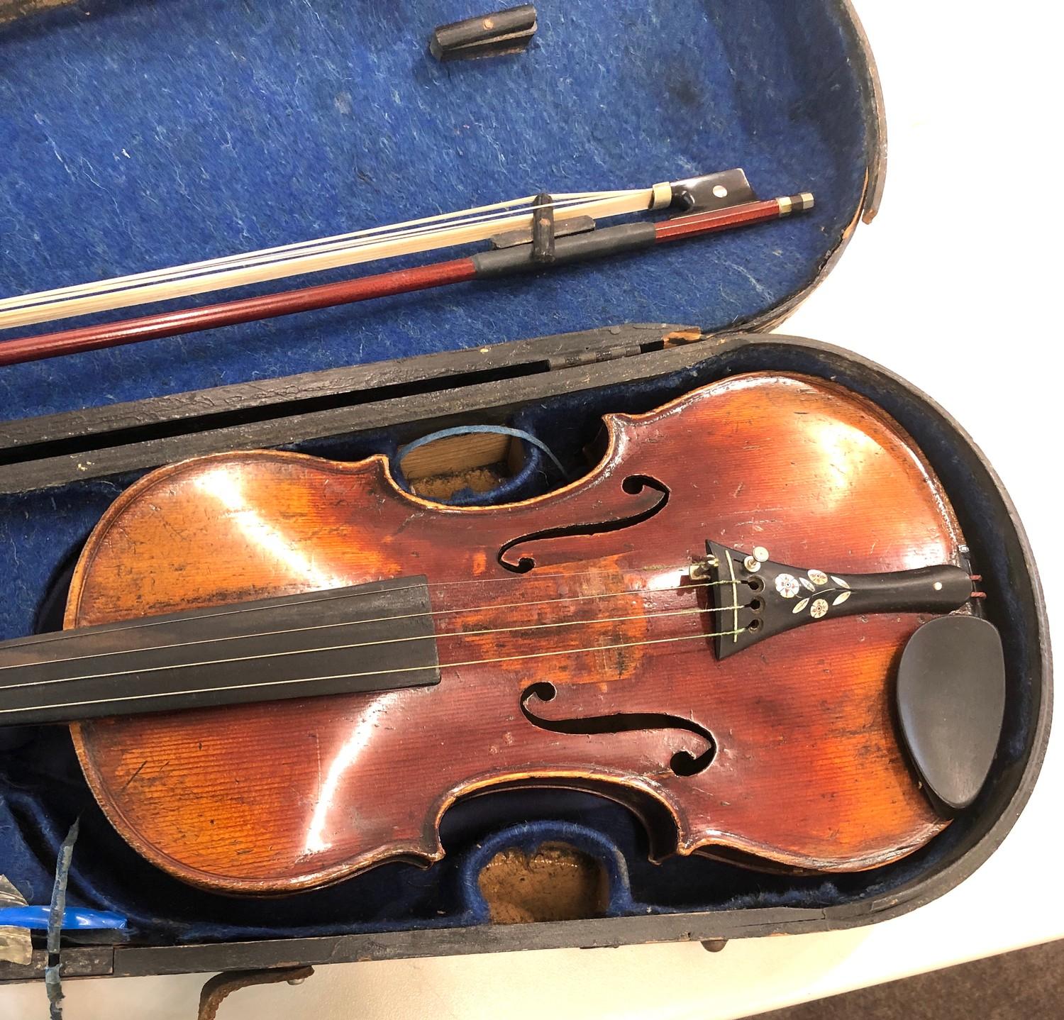 Antique / Vintage violin in original case with bow - Image 2 of 5