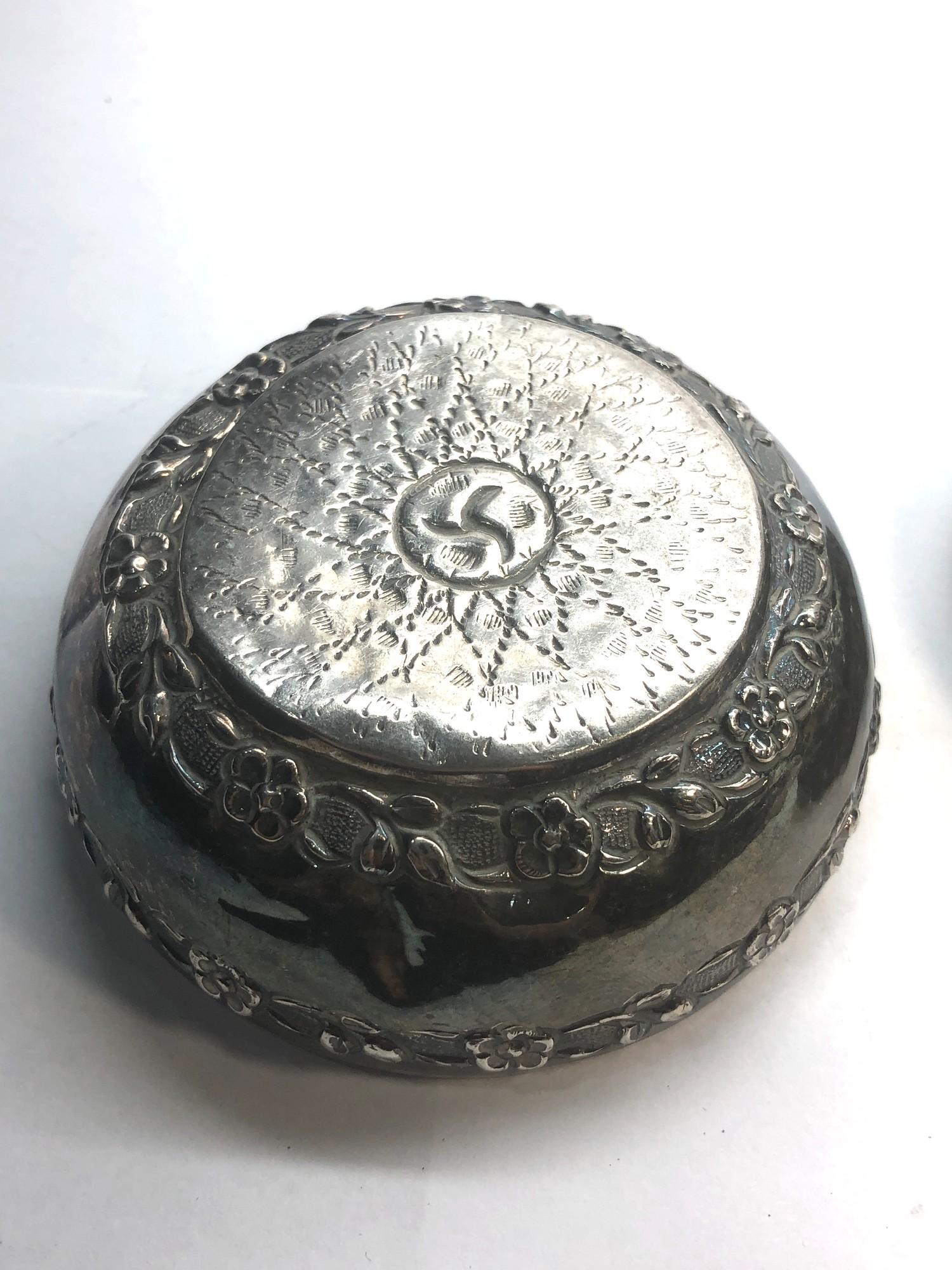 Asian silver lidded bowl floral embossed design measures approx 9.2cm dia not hallmarked but has - Image 4 of 4