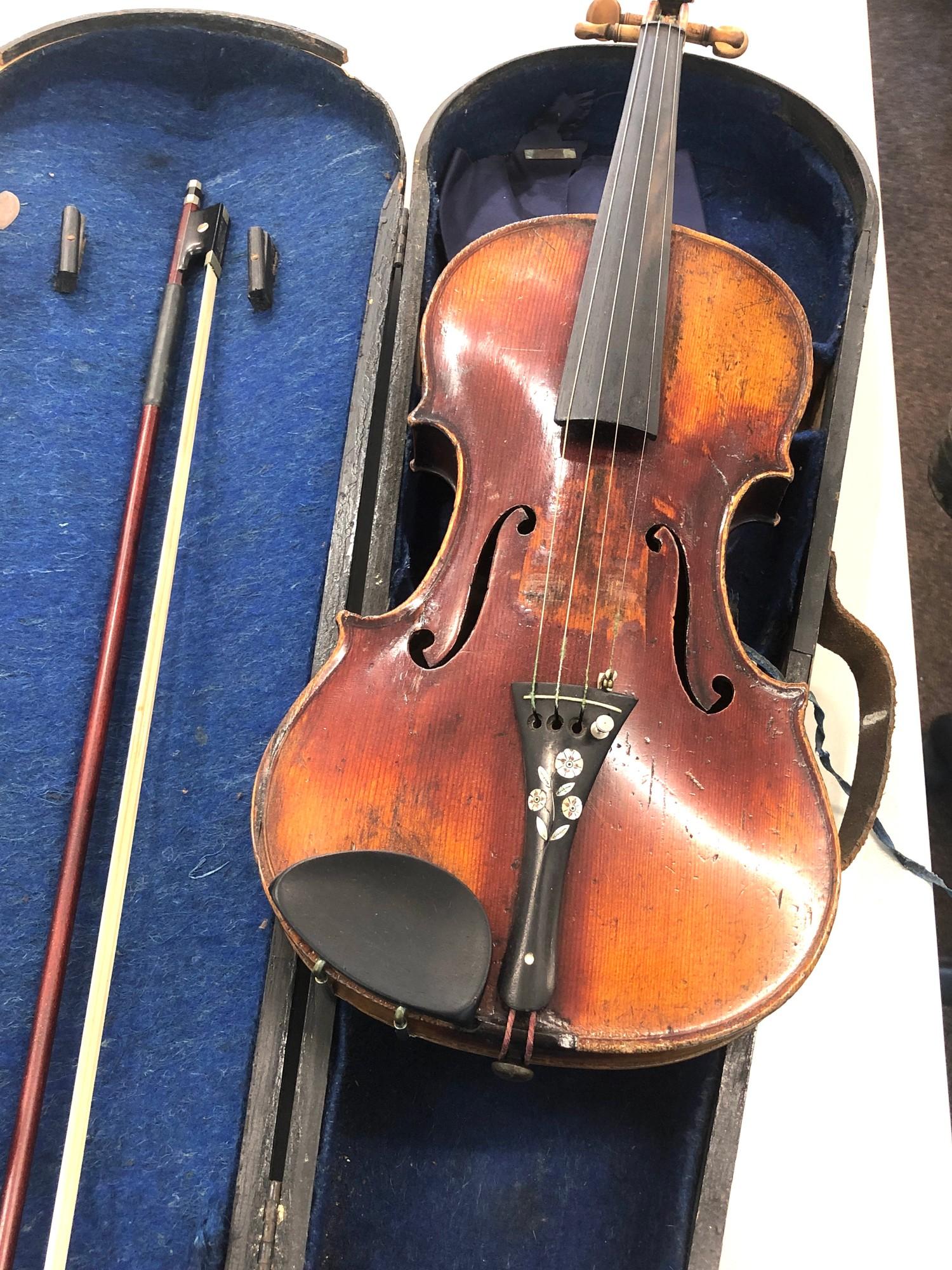 Antique / Vintage violin in original case with bow - Image 5 of 5