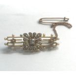 Antique 15ct gold diamond and pearl brooch measures approx 4.5 cm by 1.5cm central diamond
