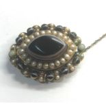 Fine victorian 15ct gold tigers eye pearl and agate stone set brooch measures approx 44mm by 33mm w