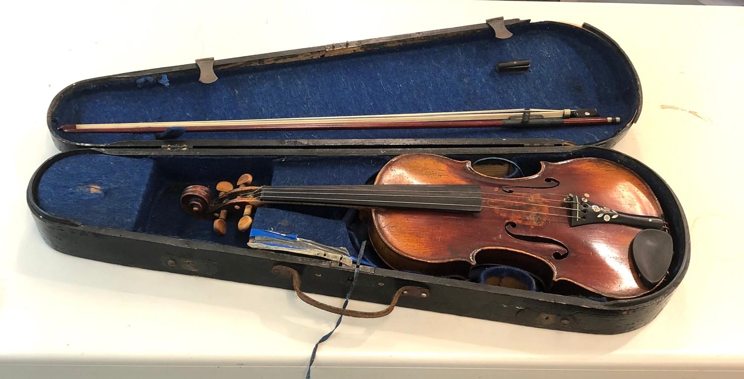 Antique / Vintage violin in original case with bow